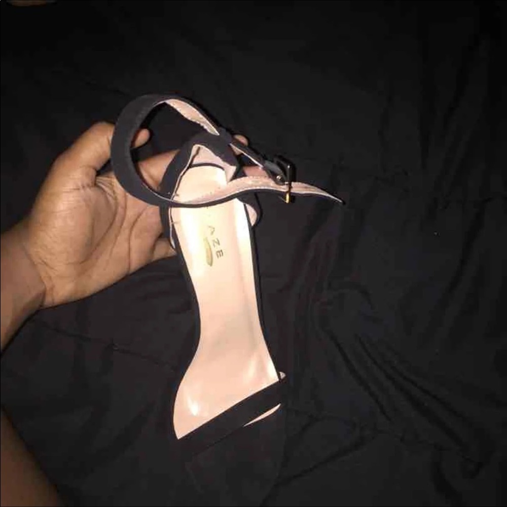 Simple black heel - Picture 2 of 2